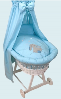 Amy proutěný koš bílý s kompletním vybavením Fluffy modrá