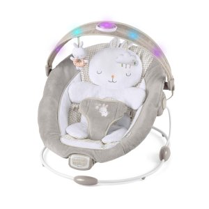 INGENUITY INGENUITY Lehátko vibrující s melodií a světlem Twinkle Tails™ 0m+ do 9 kg